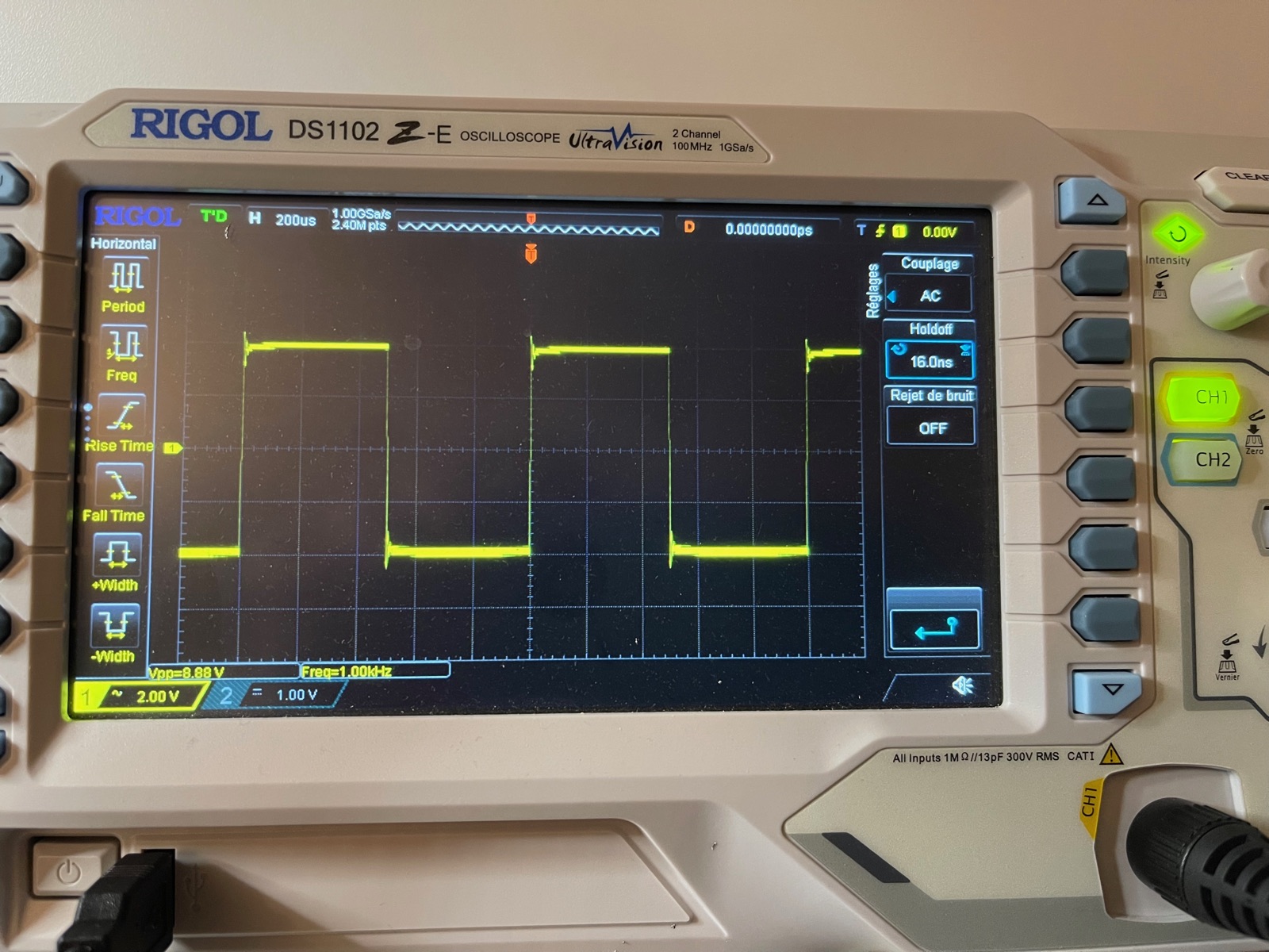 Réponse à un signal carré 1 kHz à l'oscilloscope Rigol